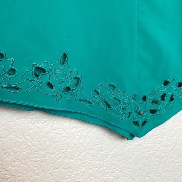 FABLETICS Teal Green Crop Tank Top Cut Out Design - Picture 3 of 6